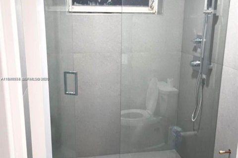 Casa en venta en North Miami, Florida, 2 dormitorios, 87.89 m2 № 2002485 - foto 5