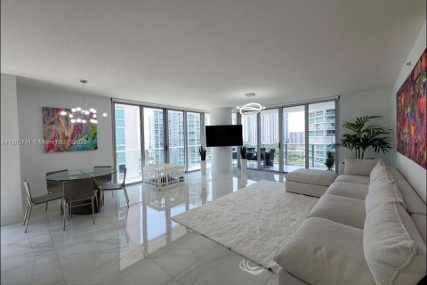 Condo in Sunny Isles Beach, Florida, 3 bedrooms № 1935589 - photo 2