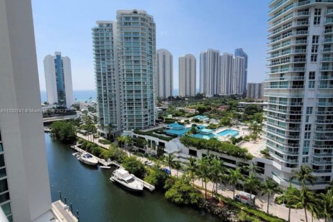 Condo in Sunny Isles Beach, Florida, 3 bedrooms № 1935589 - photo 6