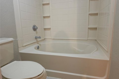 Снять в аренду кондоминиум в Корал-Спрингс, Флорида 1 спальня, 66.52м2, № 2043827 - фото 16