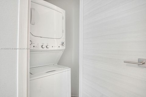 Copropriété à vendre à Miami, Floride: 2 chambres, 107.02 m2 № 1933974 - photo 13