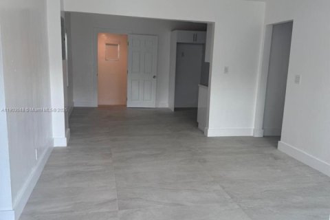 Купить виллу или дом в Майами, Флорида 4 спальни, 124.67м2, № 1955520 - фото 3