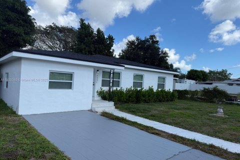 Villa ou maison à vendre à Miami, Floride: 4 chambres, 124.67 m2 № 1955520 - photo 6