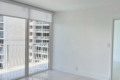 Condo in North Bay Village, Florida, 2 bedrooms  № 1743832 - photo 21