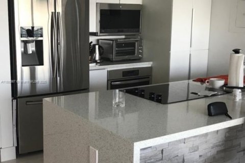Condo in North Bay Village, Florida, 2 bedrooms  № 1743832 - photo 23