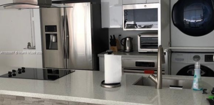 Condo in North Bay Village, Florida, 2 bedrooms  № 1743832