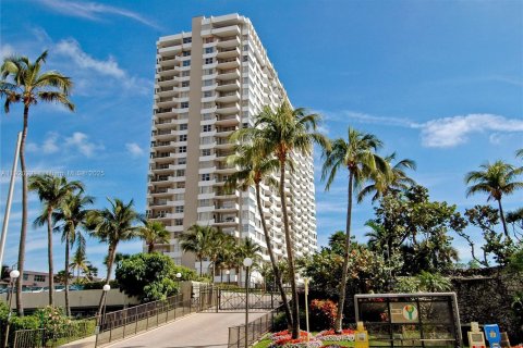 Condominio en venta en Hallandale Beach, Florida, 1 dormitorio, 80.82 m2 № 1975070 - foto 10
