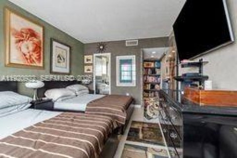 Condominio en venta en Hallandale Beach, Florida, 1 dormitorio, 80.82 m2 № 1975070 - foto 11