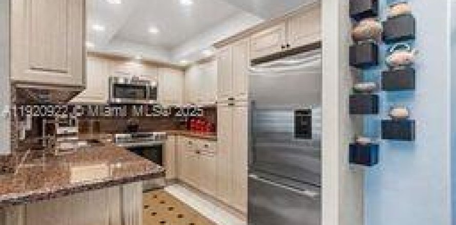 Condominio en Hallandale Beach, Florida, 1 dormitorio  № 1975070