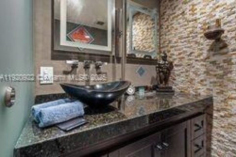 Condominio en venta en Hallandale Beach, Florida, 1 dormitorio, 80.82 m2 № 1975070 - foto 8