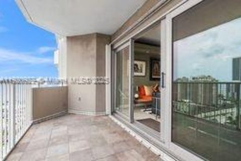 Condominio en venta en Hallandale Beach, Florida, 1 dormitorio, 80.82 m2 № 1975070 - foto 3