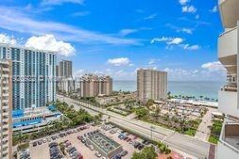 Condominio en venta en Hallandale Beach, Florida, 1 dormitorio, 80.82 m2 № 1975070 - foto 9