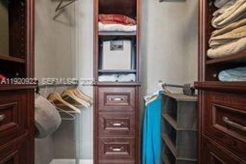 Condominio en venta en Hallandale Beach, Florida, 1 dormitorio, 80.82 m2 № 1975070 - foto 12