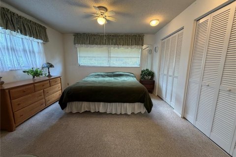 Condo in Largo, Florida, 2 bedrooms  № 2147491 - photo 19