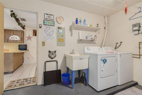 Condo in Largo, Florida, 2 bedrooms  № 2147491 - photo 27