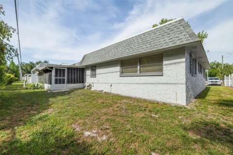 Condo in Largo, Florida, 2 bedrooms  № 2147491 - photo 30