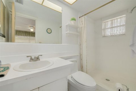 Condo in Largo, Florida, 2 bedrooms  № 2147491 - photo 21
