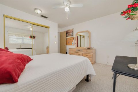 Condo in Largo, Florida, 2 bedrooms  № 2147491 - photo 23