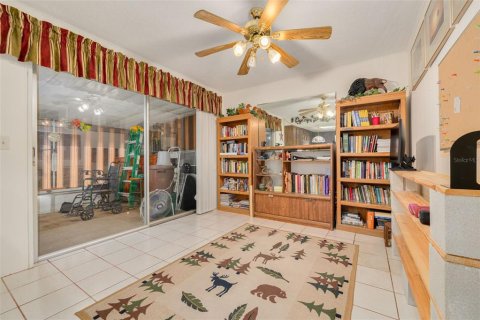 Condo in Largo, Florida, 2 bedrooms  № 2147491 - photo 13