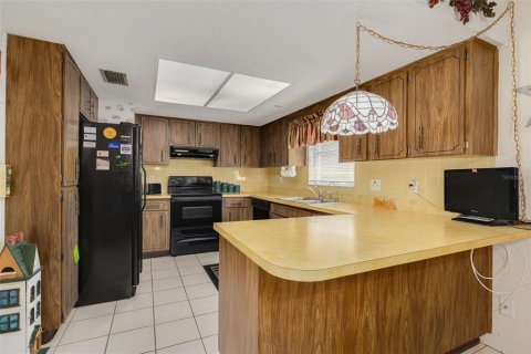 Condo in Largo, Florida, 2 bedrooms  № 2147491 - photo 9