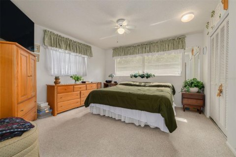Condo in Largo, Florida, 2 bedrooms  № 2147491 - photo 16
