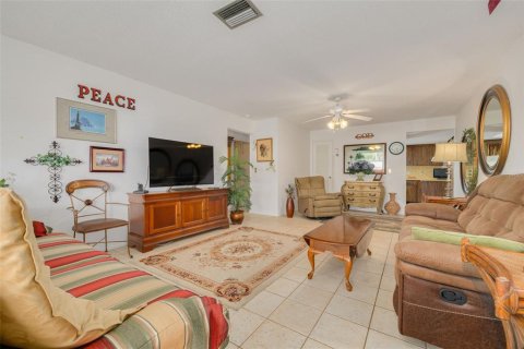 Condo in Largo, Florida, 2 bedrooms  № 2147491 - photo 5