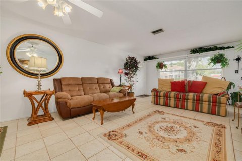 Condo in Largo, Florida, 2 bedrooms  № 2147491 - photo 6