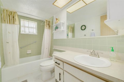 Condo in Largo, Florida, 2 bedrooms  № 2147491 - photo 26