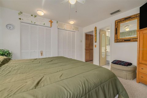 Condo in Largo, Florida, 2 bedrooms  № 2147491 - photo 18