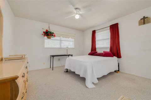 Condo in Largo, Florida, 2 bedrooms  № 2147491 - photo 22