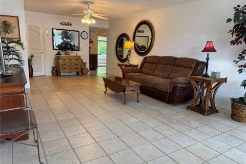 Condo in Largo, Florida, 2 bedrooms  № 2147491 - photo 8