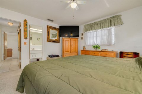 Condo in Largo, Florida, 2 bedrooms  № 2147491 - photo 17