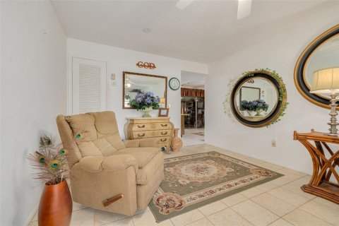 Condo in Largo, Florida, 2 bedrooms  № 2147491 - photo 7