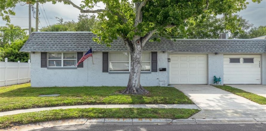 Condo in Largo, Florida, 2 bedrooms  № 2147491