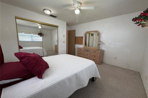 Condo in Largo, Florida, 2 bedrooms  № 2147491 - photo 25