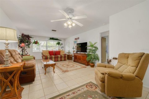 Condo in Largo, Florida, 2 bedrooms  № 2147491 - photo 4