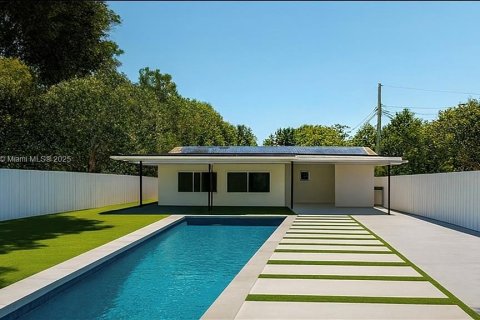 House in Miami, Florida 3 bedrooms, 117.71 sq.m. № 1858803 - photo 1