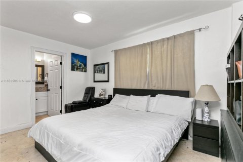 House in Miami, Florida 3 bedrooms, 117.71 sq.m. № 1858803 - photo 21