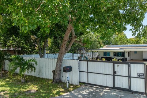 House in Miami, Florida 3 bedrooms, 117.71 sq.m. № 1858803 - photo 11
