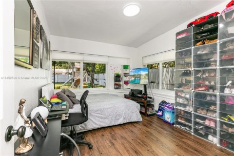 House in Miami, Florida 3 bedrooms, 117.71 sq.m. № 1858803 - photo 25