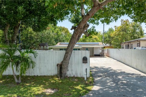 House in Miami, Florida 3 bedrooms, 117.71 sq.m. № 1858803 - photo 17