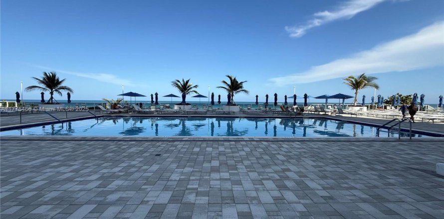Condo à Hallandale Beach, Floride, 2 chambres № 1868664