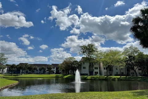 Condo in Coral Springs, Florida, 2 bedrooms  № 1763302 - photo 4