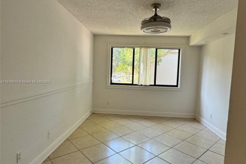 Condo in Coral Springs, Florida, 2 bedrooms  № 1763302 - photo 9