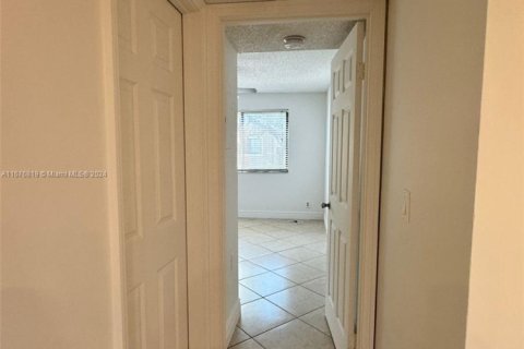 Condo in Coral Springs, Florida, 2 bedrooms  № 1763302 - photo 7