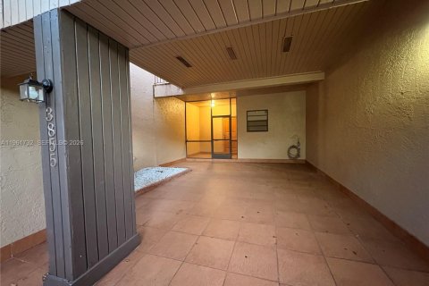 Снять в аренду кондоминиум в Дорал, Флорида 2 спальни, 148.64м2, № 2025112 - фото 25