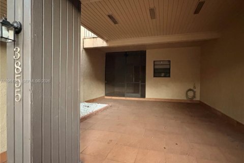 Снять в аренду кондоминиум в Дорал, Флорида 2 спальни, 148.64м2, № 2025112 - фото 26