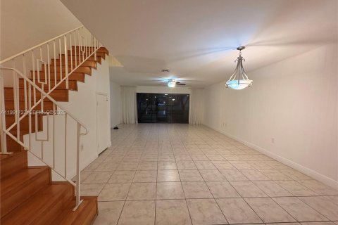 Снять в аренду кондоминиум в Дорал, Флорида 2 спальни, 148.64м2, № 2025112 - фото 9