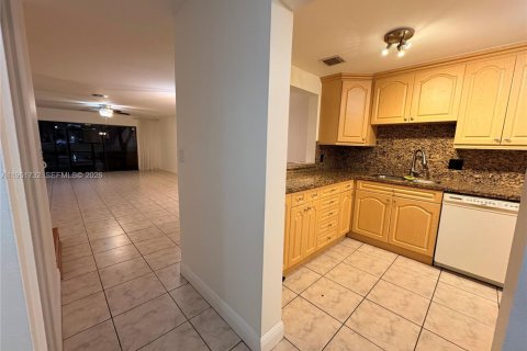 Снять в аренду кондоминиум в Дорал, Флорида 2 спальни, 148.64м2, № 2025112 - фото 3