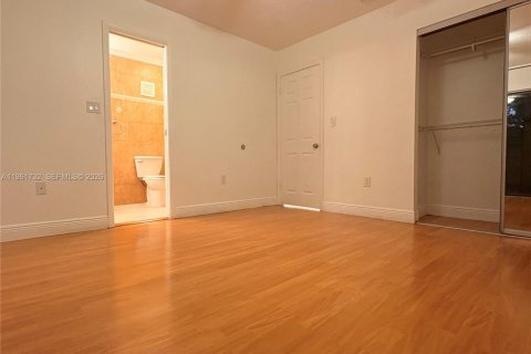 Снять в аренду кондоминиум в Дорал, Флорида 2 спальни, 148.64м2, № 2025112 - фото 13